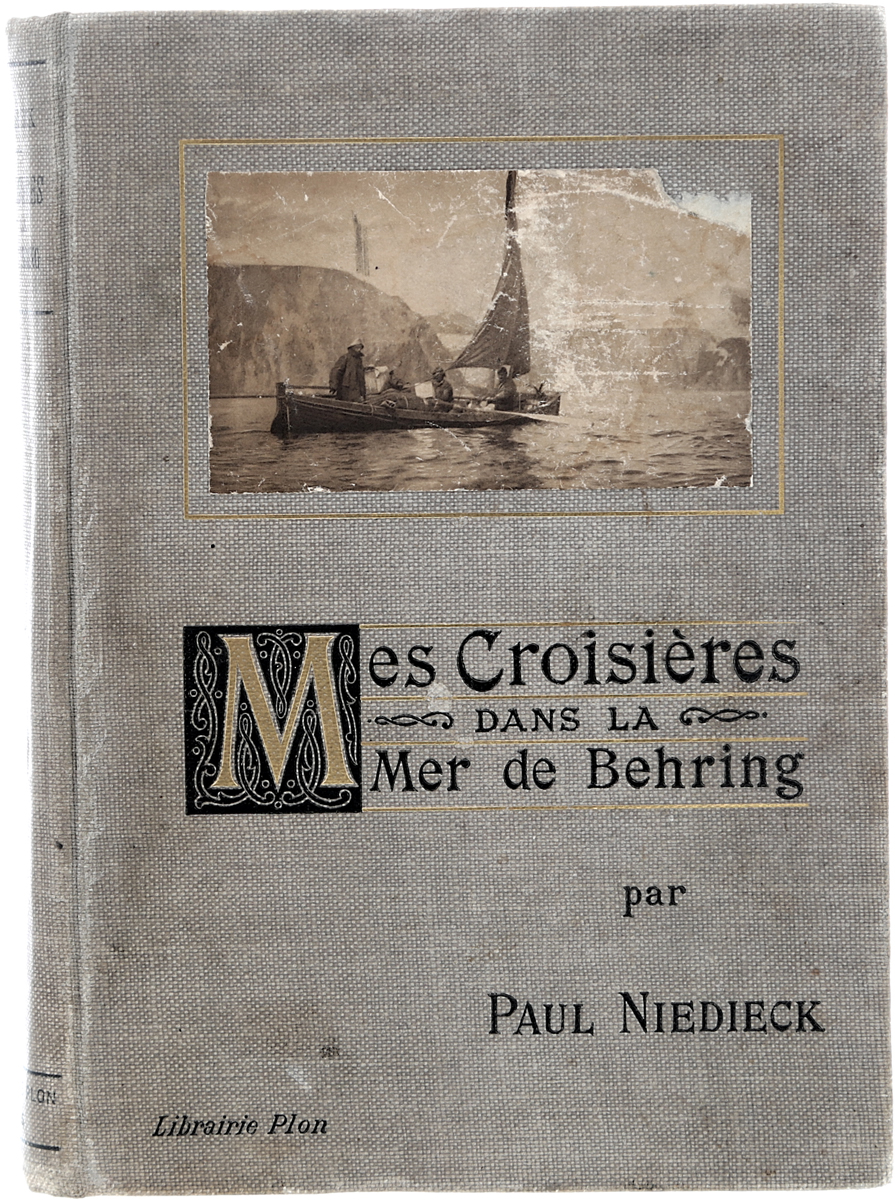 Mes Croisieres dans La Mer de BehringПК301004_лимонный, салатовый Mes Croisieres dans La Mer de BehringПК301004_лимонный, салатовыйПариж, 1908 год. Издательство Plon-Nourrit et C-ie. Богато иллюстрированное издание с 132 фотографиями в тексте. Типографский переплет. Сохранность хорошая. Вниманию читателей предлагается книга немецкого путешественника Пауля Нидика (Paul Niedieck), в которой он описывает свой круиз по Берингову морю, который он совершил в 1906 году. За время своего путешествия Нидик побывал на Камчатке и на Аляске. В книге автор описывает свои встречи с аборигенами, природные условия и ресурсы регионов, приводит свои этнологические наблюдения. Книга богато иллюстрирована фотографиями, сделанными во время путешествия. Не подлежит вывозу за пределы Российской Федерации.