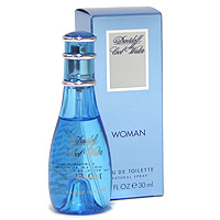 Davidoff Туалетная вода Cool Water, 30 мл46080048009 Davidoff Туалетная вода Cool Water, 30 мл46080048009Davidoff Cool Water Woman открывается свежими нотами цитруса, айвы, черной смородины, ананаса и дыни, сопровождаемый удивительным букетом акватических цветков лотоса и кувшинки. Эта искрометная композиция сначала бодрит, а затем погружает в безмятежное счастье. Выбранные за тонкую чистоту цветочные ноты майской розы, жасмина и ландыша гармонично создают сердце аромата. Экзотические, древесные шлейфовые ноты ириса, ветивера и сандала вызывают в воображении образы тропического леса, а тонкий намек янтаря обеспечивает теплоту завершающей ноты. Верхняя нота: Морская вода, Мята, Зеленые ноты, Лаванда, Кориандр, Розмарин и Калон. Средняя нота: Сандал, Жасмин, Нероли и Герань. Шлейф: Мускус, Дубовый мох, Белый кедр, Табак и Амбра. Фруктовые ноты заряжают аромат тропическим дождем и создается ощущение свежести, что делает аромат Davidoff Cool Water -особенным. Дневной и вечерний аромат.