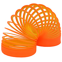 Пружинка Slinky neon. Цвет: оранжево-желтыйСЛ122 оранжево-желтый Пружинка Slinky neon. Цвет: оранжево-желтыйСЛ122 оранжево-желтыйПружинка Slinky появилась после Второй Мировой Войны. Эта пружинка - одна из самых любимых и известных игр в мире. Из пружинок делали гирлянды, играли с ними, запутывали, распутывали, пытались заставить ходить по ступенькам лестницы. Пружинка Slinky была в каждом доме. Порадуйте и вы себя этой увлекательной игрой с неоновой пружинкой Slinky neon.