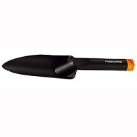 Совок для рассады Fiskars Quality, 28,5 см137010 Совок для рассады Fiskars Quality, 28,5 см137010Совок Fiskars Quality изготовлен из легкого долговечного материала - армированного стекловолокном полиамида. Садовый совок используется для выкапывания ямок под небольшие растения и луковицы, также они удобны для работы в контейнерах с рассадой. Используя совок для пересадки растений, можно быть спокойным за сохранность их корней. Работать инструментом Fiskars не только удобно и безопасно, но и просто приятно. Продуманный дизайн, эргономичность в использовании - главные критерии качественного инструмента, легкий вес которому, надежность и долговечность придают высококачественные материалы, из которых производят садовый инструмент. Чтобы инструмент долго и надежно служил, всякий раз после работы его обязательно необходимо отмывать от грязи и сушить. Хранить инструмент можно в подвешенном положении, благодаря петле. Характеристики: Материал: полиамид. Общая длина совка: 28,5 см. Длина ручки: 14 см. Длина рабочей части: 15,5 см. ...