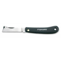 Нож садовый для прививок Fiskars Quality, плоский125900 Нож садовый для прививок Fiskars Quality, плоский125900Садовый нож Fiskars Quality подойдет для прививания, подрезания, подравнивания и других действий с кустарниками и деревьями. Специальная форма лезвия позволит эффективно подрезать или привить растение без вреда для него. Особенности садового ножа для прививок Fiskars Quality: лезвие изготовлено из высокопрочной нержавеющей стали; латунная заклепка не даст лезвию расшататься и выскочить из ручки; лезвие ножа складывается в рукоятку; благодаря ручке из пластика нож не выскользнет из руки