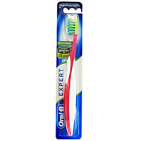 Зубная щетка Oral-B Expert Массажер, средняя жесткостьORL-75061849 Зубная щетка Oral-B Expert Массажер, средняя жесткостьORL-75061849Зубная щетка Oral-B Expert Массажер улучшает здоровье десен за 30 дней, способствует здоровью и укреплению десен, удаляет до 90% налета в труднодоступных местах. Перекрещивающиеся пучки щетинок CrissCross, расположенные под углом друг к другу в противоположных направлениях, глубоко проникают между зубами и подметающими и сметающими движениями великолепно удаляют налет. Мягкие резиновые стимуляторы десен, расположенные по краям головки щетки, массируют десны и улучшают кровообращение. Силовой выступ Power Tip с более длинными щетинками, эффективно очищает область за и между коренными зубами. Голубые щетинки Indicator обесцвечиваются наполовину, напоминая о необходимости замены щетки. Эргономичная рукоятка обеспечивает больше удобства и маневренности. Характеристики: Длина щетки: 19,5 см. Жесткость: средняя. Артикул: 98761259. Изготовитель: Ирландия. Товар сертифицирован. Уважаемые клиенты! ...