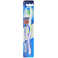 Зубная щетка Oral-B Expert, средняя жесткостьYU0021 Зубная щетка Oral-B Expert, средняя жесткостьYU0021Зубная щетка Oral-B Expert эффективно удаляет налет, даже в промежутках между зубами. Перекрещивающиеся пучки щетинок CrissCross, расположенные под углом друг к другу в противоположных направлениях, глубоко проникают между зубами и подметающими и сметающими движениями великолепно удаляют налет. Силовой выступ Power Tip с более длинными щетинками, эффективно очищает область за и между коренными зубами. Голубые щетинки Indicator обесцвечиваются наполовину, напоминая о необходимости замены щетки. Эргономичная рукоятка обеспечивает больше удобства и маневренности. Характеристики: Длина щетки: 19,5 см. Жесткость: средняя. Артикул: 2013133. Изготовитель: Ирландия. Товар сертифицирован.