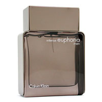 Calvin Klein Euphoria Men Intense. Туалетная вода, 50 мл65102403100 Calvin Klein Euphoria Men Intense. Туалетная вода, 50 мл65102403100Новый насыщенный, интенсивный, энергичный восточно-древесный аромат Euphoria Men Intense от Calvin Klein создан для смелых, современных, самоотверженных мужчин, которые ищут опасные приключения. Аромат вышел в свет в 2008 году. Ароматная композиция Euphoria Men Intense от Calvin Klein состоит из пьянящих сочных фруктов, изысканных чувственных ингредиентов, пряных специй и древесных и ароматических аккордов, которые создают ощущение интриги, мистики и тайны. Основные ноты: перец, имбирь, дождевая вода, мандарин судачи, листья кедра, полынь, черный базилик, ветивер, удовая древесина, пачули, мирра, лабданум, амбра. Характеристика: благородный, вдохновенный, загадочный, мужественный, поразительный, роскошный. Предназначен для дневного и вечернего использования. Верхняя нота: Имбирь. Средняя нота: Кедр, Шалфей, Ветивер. Шлейф: Лабданум, Мирро, Пачули. Ноты сердца Euphoria For Men Intense : кедр, полынь, черный базилик, ветивер - делают аромат особенным. Дневной и...