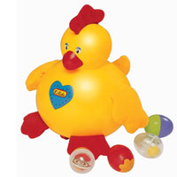 Игрушка Курица-несушкаKA304 Игрушка Курица-несушкаKA304Игрушка Курица-несушка по-настоящему кудахтает и умеет откладывать яйца (4 разноцветных и гремящих яйца в комплекте), она легко перемещается за счет маленьких колесиков на дне. Голова и туловище курочки из пластика, а лапки, хохолок и крылышки из мягкой ткани, причем в хохолке расположена хрустящая прослойка, а в крылышках - гранулы. Стоит только нажать на кнопочку в виде сердечка, которая расположена на животе курочки, она начинает кудахтать, и звучит веселая мелодия. Разные материалы игрушки способствуют развитию тактильных ощущений у малышей, происходит знакомство с формой и размером предметов. Игрушка развивает у ребенка координацию движений, моторику рук, слух, логику и цветовое восприятие.