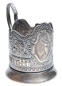Подстаканник Женщина - космонавт. Мельхиор. СССР, Кольчугинский завод, 1970-е ггОС27728 Подстаканник Женщина - космонавт. Мельхиор. СССР, Кольчугинский завод, 1970-е ггОС27728Подстаканник Женщина - космонавт. Мельхиор. СССР, Кольчугинский завод, 1970-е гг. Высота (с ручкой) 10 см, диаметр 7 см. Сохранность хорошая. Легкая патина. На дне клеймо в виде глухаря, МНЦ и 2 р. 59 к.. Редкий советский подстаканник, выпускавшийся в 1970-х годах, посвящен полету первой женщины-космонавта В.Терешковой, совершенному 16-19 июня 1963 года.