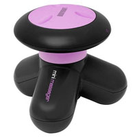Массажер BodyKraft M-42, цвет: розовый15032025 Массажер BodyKraft M-42, цвет: розовый15032025Массажер BodyKraft M-42 предназначен для проведения разминающего массажа различных частей тела за счет движения трех управляемых массажных головок. Сущность данного метода состоит в применении механического дозированного воздействия в виде трения и давления, производимого непосредственно на поверхности тела, которые имитируют такие приемы классического массажа как разминание и растирание. При этом происходит раздражение многочисленных и разнообразных чувствительных нервных окончаний (рецепторов), заложенных в коже, сухожилиях, связках, фасциях, мышцах, сосудах и внутренних органах. Поток импульсов, возникающих при раздражении, достигает коры головного мозга, где все сигналы синтезируются. Возникает ответная реакция организма, которая проявляется в виде различных положительных функциональных сдвигов в органах и системах, таких как кожа и подкожножировая клетчатка; крово- и лимфоток; функция дыхания и газообмен; функция выделения, также метаболизм и гомеостаз; центральная нервная...
