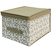 Кофр для хранения Hausmann, 30 х 40 х 25 смAB302 Кофр для хранения Hausmann, 30 х 40 х 25 смAB302Большой кофр, предназначенный для хранения и транспортировки вещей, изготовлен из нетканого материала высокого качества. Для удобства в обращении есть ручка. Особая фактура ткани не пропускает пыль и при этом позволяет воздуху свободно проникать внутрь, обеспечивая естественную вентиляцию. Материал легок, удобен и не образует складок. Особая конструкция позволяет при необходимости одним движением сложить или разложить чехол. Дизайн рисунка разработан с учетом новых направлений в интерьерной моде и создает единую коллекцию кофров для повседневного использования. Характеристики: Материал: нетканное полотно, картон. Размер: 30 см х 40 см х 25 см. Артикул: AB302. Произведено в Китае по заказу Hausmann. Продукция компании Hausmann достаточно хорошо известна на российском рынке. Используя современные технологии в качестве неисчерпаемого источника для вдохновения, она не перестает радовать покупателей товарами отменного качества. ...
