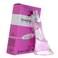 Bruno Banani Made For Woman. Туалетная вода, 20 мл0737052385945 Bruno Banani Made For Woman. Туалетная вода, 20 мл0737052385945Основная тематика аромата Bruno Banani Made For Woman - охота. Сочная и игривая композиция аромата может пробудить любой скрытый инстинкт. Соблазнительная, темпераментная охотница, вооружившись главным оружием, - изысканным мейк-ап, безупречным нарядом, головокружительно высокими каблуками, выходит на поиски добычи. Яркая сладкая фруктовая композиция привлекает внимание: сочная ежевика, пудровые цветочные ноты ириса и фиалки, свежий зеленый чай и водяные ноты. В нотах основы соблазнительная малина и амбра. К аромату прилагается браслет серебристого цвета. Браслет оформлен пластиной с надписью Made For Woman. Классификация аромата: фруктовый, цветочный. Пирамида аромата: Верхние ноты: ежевика, зеленый чай. Ноты сердца: ирис, фиалка, персик, красные ягоды. Ноты шлейфа: малина, ноты воды, амбра. Ключевые слова: Романтичный, страстный, интригующий и влекущий!