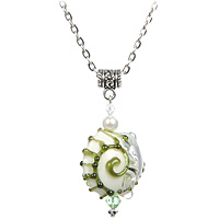Кулон Ирмингера (Lampwork) Ручная авторская работа11 Кулон Ирмингера (Lampwork) Ручная авторская работа11Общая высота кулона 5,5 см, ширина 3 см. Длина цепочки 44 см. Авторская работа. Автор Ольга Букина. Оригинальный кулон, выполненный из цветного стекла и украшенный бусинами, позволит Вам с легкостью воплотить самую смелую фантазию и создать собственный, неповторимый образ. Красивое и необычное украшение блестяще подчеркнет изящество, женственность и красоту своей обладательницы и поможет внести разнообразие в привычный образ. Каждое украшение выполнено вручную и потому уникально. Ваше украшение может несколько отличаться в деталях от представленного на фотографии. Общий вид украшения сохраняется.