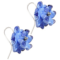 Серьги Грозовые врата (Lampwork) Ручная авторская работа13 Серьги Грозовые врата (Lampwork) Ручная авторская работа13Диаметр 2,5 см. Авторская работа. Автор Ольга Букина. Оригинальные серьги, изготовленные из цветного стекла и выполненные в виде цветка, позволят Вам с легкостью воплотить самую смелую фантазию и создать собственный, неповторимый образ. Красивое и необычное украшение блестяще подчеркнет изящество, женственность и красоту своей обладательницы и поможет внести разнообразие в привычный образ.