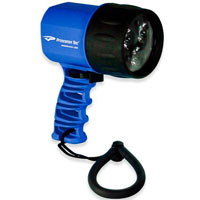 Princeton Tec Miniwave Led фонарь для дайвинга, BlueTEC-4LR-BL Princeton Tec Miniwave Led фонарь для дайвинга, BlueTEC-4LR-BLРучной светодиодный водонепроницаемый фонарь Princeton Tec Aqua Strobe Red предназначен для дайвинга. У фонаря регулируется ближний и дальний свет. Фонарь является необходимой техникой при ночных погружениях, при плавании в отсеках затонувших кораблей, в пещерах и для подсветки при видеосъемки. К фонарю прилагаются - удобный шнурок с резиновой вставкой и 4 батарейки типа С. Характеристики: Материал: пластик, металл. Размер фонаря (без ручки): 12 см х 7,5 см х 7,5 см. Размер ручки: 9 см х 4,5 см х 3 см. Количество светодиодов: 3. Яркость: 390 люмен. Дальность света: 153 м. Водонепроницаемость: до 100 м. Время свечения: 10 часов. Вес фонаря (с батарейками): 650 г. Производитель: США. Артикул: TEC-4LR-BL. Компания Princeton Tec образована в 1975 году, в городе Трентоне, штате Нью-Джерси (США). Изначальная специализация - подводное осветительное оборудование. Этой теме и сейчас в компании...