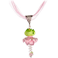 Кулон Ангельские цветы - амблигонит (Lampwork) Ручная авторская работаБукина, накладная 11 от 11.07.2011-13 Кулон Ангельские цветы - амблигонит (Lampwork) Ручная авторская работаБукина, накладная 11 от 11.07.2011-13Общая высота кулона 5,5 см, диаметр 2 см. Длина жгута 43-47 см. Авторская работа. Автор Ольга Букина. Оригинальный кулон, изготовленный из цветного стекла, выполнен в виде необычного цветка и украшен подвеской с бусинами. Такой кулон позволит вам с легкостью воплотить самую смелую фантазию и создать собственный, неповторимый образ. Красивое и необычное украшение блестяще подчеркнет изящество, женственность и красоту своей обладательницы и поможет внести разнообразие в привычный образ.