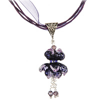Кулон Ангельские цветы - аметист (Lampwork) Ручная авторская работаБукина, накладная 11 от 11.07.2011-14 Кулон Ангельские цветы - аметист (Lampwork) Ручная авторская работаБукина, накладная 11 от 11.07.2011-14Общая высота кулона 5,5 см, диаметр 2 см. Длина жгута 44-47 см. Авторская работа. Автор Ольга Букина. Оригинальный кулон, изготовленный из цветного стекла, выполнен в виде необычного цветка и украшен подвеской с бусинами. Такой кулон позволит вам с легкостью воплотить самую смелую фантазию и создать собственный, неповторимый образ. Красивое и необычное украшение блестяще подчеркнет изящество, женственность и красоту своей обладательницы и поможет внести разнообразие в привычный образ. Каждое украшение выполнено вручную и потому уникально. Ваше украшение может несколько отличаться в деталях от представленного на фотографии. Общий вид украшения сохраняется.