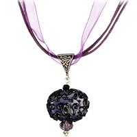 Кулон Альбедо (Lampwork) Ручная авторская работаБукина, накладная 11 от 11.07.2011-12 Кулон Альбедо (Lampwork) Ручная авторская работаБукина, накладная 11 от 11.07.2011-12Общая высота кулона 4,7 см, ширина 2,5 см. Длина жгута 44-47 см. Авторская работа. Автор Ольга Букина. Оригинальный кулон, изготовленный из цветного стекла, украшен гранеными бусинами. Такой кулон позволит вам с легкостью воплотить самую смелую фантазию и создать собственный, неповторимый образ. Красивое и необычное украшение блестяще подчеркнет изящество, женственность и красоту своей обладательницы и поможет внести разнообразие в привычный образ.