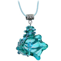 Кулон Хрустальный каури - малахит (Lampwork) Ручная авторская работаБукина, накладная 11 от 11.07.2011-10 Кулон Хрустальный каури - малахит (Lampwork) Ручная авторская работаБукина, накладная 11 от 11.07.2011-10Общая высота кулона 5,5 см, ширина 3,5 см. Длина жгута 43-47 см. Авторская работа. Автор Ольга Букина. Оригинальный кулон, выполненный из цветного стекла в виде ракушки и внутри украшенный бусинами, позволит вам с легкостью воплотить самую смелую фантазию и создать собственный, неповторимый образ. Красивое и необычное украшение блестяще подчеркнет изящество, женственность и красоту своей обладательницы и поможет внести разнообразие в привычный образ.