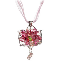 Кулон Звездная орхидея - топаз (Lampwork) Ручная авторская работаБукина14к-12 Кулон Звездная орхидея - топаз (Lampwork) Ручная авторская работаБукина14к-12Общая высота кулона 6,5 см, диаметр 4,5 см. Длина жгута 43-47 см. Авторская работа. Автор Ольга Букина. Оригинальный кулон, изготовленный из цветного стекла, выполнен в виде бутона орхидеи и украшен подвеской с бусинами. Такой кулон позволит вам с легкостью воплотить самую смелую фантазию и создать собственный, неповторимый образ. Красивое и необычное украшение блестяще подчеркнет изящество, женственность и красоту своей обладательницы и поможет внести разнообразие в привычный образ.