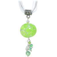 Кулон Цветы Саву - изумруд (Lampwork) Ручная авторская работаБукина14к-10 Кулон Цветы Саву - изумруд (Lampwork) Ручная авторская работаБукина14к-10Общая высота кулона 6 см, диаметр 2 см. Длина жгута 44-48 см. Авторская работа. Автор Ольга Букина. Оригинальный кулон, изготовленный из цветного стекла, выполнен в форме шара и украшен подвеской с бусинами. Такой кулон позволит вам с легкостью воплотить самую смелую фантазию и создать собственный, неповторимый образ. Красивое и необычное украшение блестяще подчеркнет изящество, женственность и красоту своей обладательницы и поможет внести разнообразие в привычный образ. Каждое украшение выполнено вручную и потому уникально. Ваше украшение может несколько отличаться в деталях от представленного на фотографии. Общий вид украшения сохраняется.