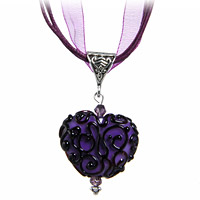 Кулон Фрея (Lampwork) Ручная авторская работаБукина, накладная 11 от 11.07.2011-8 Кулон Фрея (Lampwork) Ручная авторская работаБукина, накладная 11 от 11.07.2011-8Общая высота кулона 5 см, ширина 2,5 см. Длина жгута 44-47 см. Авторская работа. Автор Ольга Букина. Оригинальный кулон, выполненный из цветного стекла и украшенный гранеными бусинами, позволит вам с легкостью воплотить самую смелую фантазию и создать собственный, неповторимый образ. Красивое и необычное украшение блестяще подчеркнет изящество, женственность и красоту своей обладательницы и поможет внести разнообразие в привычный образ.