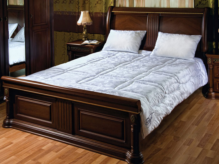 Одеяло Samanta, 172 см х 205 см121848101-sg Одеяло Samanta, 172 см х 205 см121848101-sgОдеяло Samanta создано специально для тех, кто предпочитает только самое лучшее. Чехол одеяла выполнен из сатина-жаккарда с декоративной вышивкой. Оригинальная стежка равномерно распределяет наполнитель в чехле. Наполнитель из микроволокна Fillium - это high-tech материал, который является аналогом натурального пуха и сочетает в себе его лучшие свойства и достоинства новейших технологий. Благодаря уникальным свойствам микроволокна Fillium одеяло Samanta очень воздушное, мягкое, легкое, с отличной терморегуляцией. Наполнитель Fillium не вызывает аллергии, не впитывает пыль и запахи. Простое в уходе, одеяло Samanta легко стирается в стиральной машине и быстро высыхает. Одеяло Samanta прослужит долго, а его изысканный внешний вид будет годами дарить вам уют.
