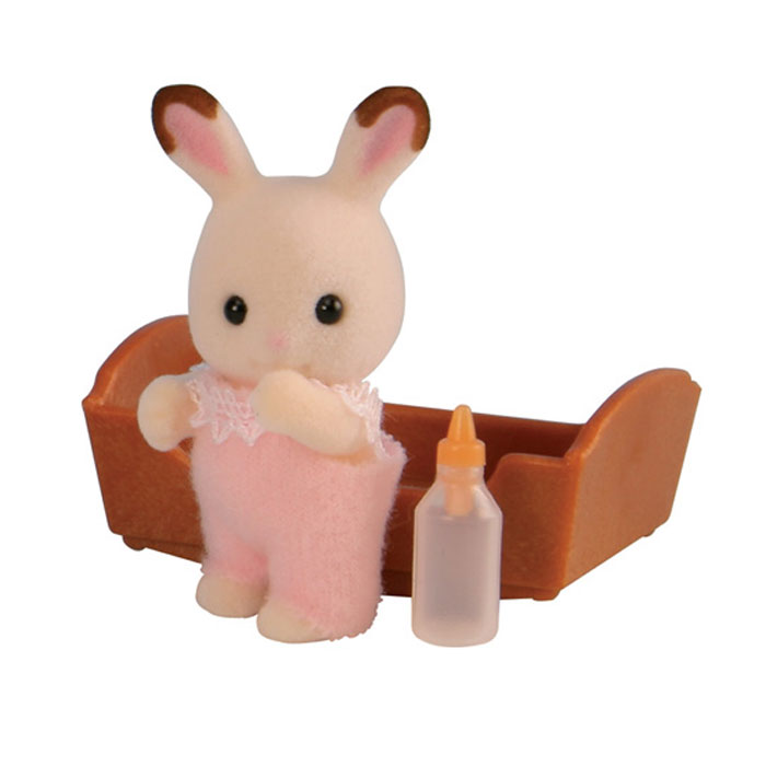 Sylvanian Families Фигурка Малыш шоколадный кролик3410 Sylvanian Families Фигурка Малыш шоколадный кролик3410Игровой набор Малыш шоколадный кролик привлечет внимание вашего ребенка, он сможет придумывать для жителей чудесной страны Sylvanian Families свои истории. Симпатичный кролик еще совсем маленький, и поэтому лежит в колыбельке и пьет из бутылочки. В комплект входит фигурка кролика, бутылочка и колыбелька. Компания была основана в 1985 году, в Японии. Sylvanian Families очень популярен в Европе и Азии, и, за долгие годы существования, компания смогла добиться больших успехов. 3 года подряд в Англии бренд Sylvanian Families был признан Игрушкой Года. Сегодня у героев Sylvanian Families есть собственное шоу, полнометражный мультфильм и сеть ресторанов, работающая по всей Японии. Sylvanian Families - это целый мир маленьких жителей, объединенных общей легендой. Жители страны Sylvanian Families - это кролики, белки, медведи, лисы и многие другие. У каждого из них есть дом, в котором есть все необходимое для счастливой жизни. В городе, где живут...