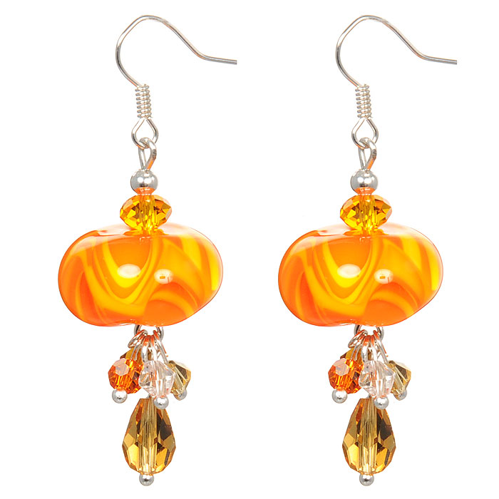 Серьги Ветер оранжевых гор (Lampwork) Ручная авторская работаБукина16к-7 Серьги Ветер оранжевых гор (Lampwork) Ручная авторская работаБукина16к-7Общая длина 4,5 см. Диаметр 2 см. Авторская работа. Автор Ольга Букина. Оригинальные серьги, изготовленные из цветного стекла позволят вам с легкостью воплотить самую смелую фантазию и создать собственный, неповторимый образ. Красивое и необычное украшение блестяще подчеркнет изящество, женственность и красоту своей обладательницы и поможет внести разнообразие в привычный образ. Каждое украшение выполнено вручную и потому уникально. Ваше украшение может несколько отличаться в деталях от представленного на фотографии. Общий вид украшения сохраняется.