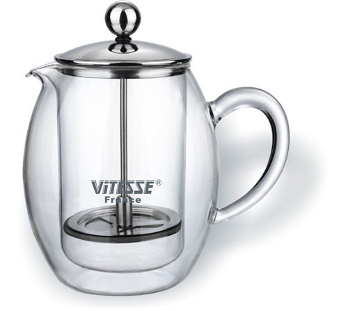 Кофеварка френч-пресс Vitesse Esther, 0,4 л. VS-1847VS-1847 Кофеварка френч-пресс Vitesse Esther, 0,4 л. VS-1847VS-1847Кофеварка Vitesse Esther с фильтром френч-пресс поможет вам в приготовлении ароматного кофе. Кофеварка выполнена из термостойкого стекла в две стенки и высококачественной нержавеющей стали 18/10 с зеркальной полировкой, которая обеспечивает безупречный внешний вид изделия, легкую очистку после использования и долгий срок службы. Уникальный дизайн полностью соответствует последним модным тенденциям в создании предметов бытовой техники. Настоящим ценителям натурального кофе широко известны основные и наиболее часто применяемые способы его приготовления: эспрессо, по-турецки, гейзерный. Однако существует принципиально иной способ, известный как french press, благодаря которому приготовление ароматного напитка стало гораздо проще. Метод french press прост: в теплый кофейник насыпают кофе грубого помола и заливают горячей водой. После того, как напиток настоится 3-5 минут, гущу отделяют поршнем с сеткой - и кофе готов! Эксперты считают, что такой способ...