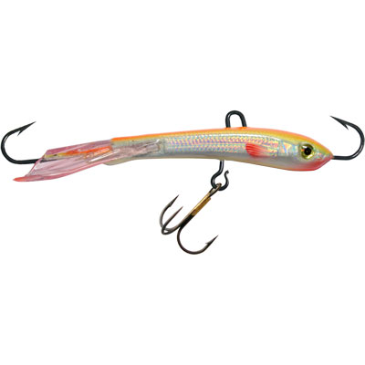 Балансир Aqua Trapper, длина 7,2 см, вес 13,0 г. 029trapper-029 Балансир Aqua Trapper, длина 7,2 см, вес 13,0 г. 029trapper-029Практически одновременно с Classic появилась модель, получившая название Trapper. На ней хотелось бы остановиться поподробнее. Балансир получился дальноходным - 57 см от точки покоя до точки возврата, а поэтому очень уловистым, практически не имеющим ограничений по глубине. Его веса (13 граммов) вполне хватает для ловли на среднем течении, не говоря уже о тиховодье. В первый год, после появления Trapper среди питерских блеснильщиков, ходили упорные слухи, что это тайная разработка наших северных соседей - финнов, у нас, дескать, такого никогда не сделают. Но все тайное становится явным - и ныне законодатели мод в зимней рыбалке - скандинавы, с удовольствием скупают приманки с торговой маркой Aqua.
