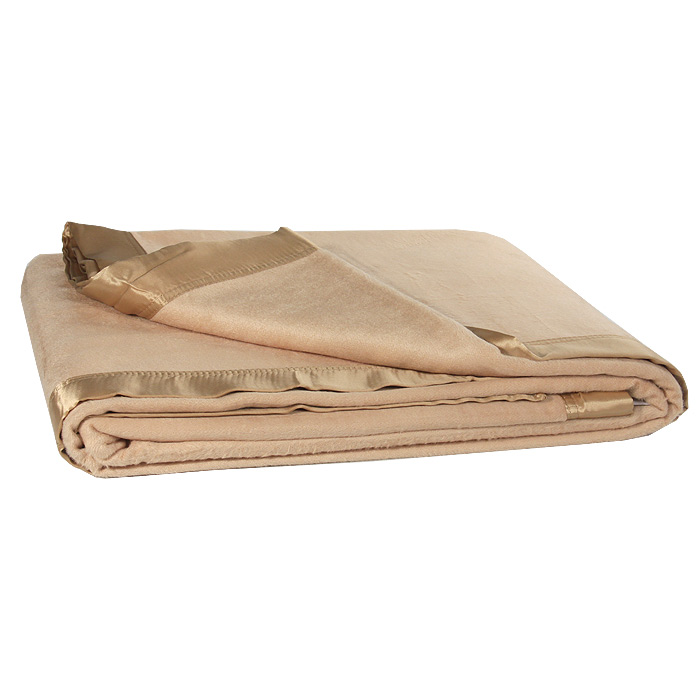 Плед Bamboo, цвет: карамель, 170 х 205 см154001720-38bs Плед Bamboo, цвет: карамель, 170 х 205 см154001720-38bsПлед Bamboo обладает уникальными свойствами. Бамбуковое волокно экологически чистое, не вызовет аллергии, поэтому такой плед идеально подходит людям, страдающим аллергией на шерсть. Плед Bamboo необычайно мягкий и легкий. Благодаря пористой структуре волокно бамбука мгновенно поглощает влагу, выделяемую телом, регулируя теплообмен. Ткань из волокна бамбука износостойкая, поэтому плед Bamboo будет годами радовать вас ярким цветом и шелковистой текстурой. Характеристики: Материал: 70% бамбук, 30% вискоза. Цвет: карамель. Размер: 170 см х 205 см. Размер упаковки: 50 см х 39 см х 7 см. Производитель: Китай. Артикул: 154001720-38bs.