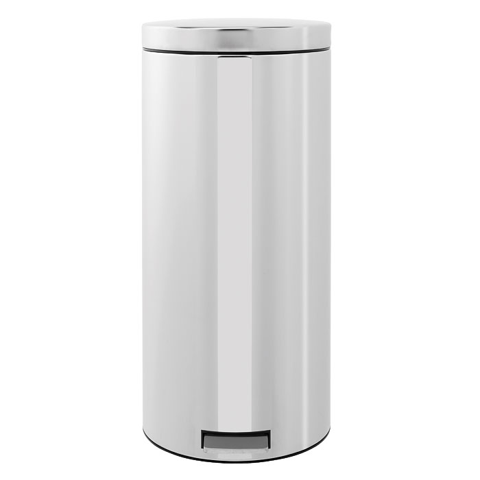 Бак мусорный Brabantia Классический, с педалью, цвет: стальной, 30 л287664 Бак мусорный Brabantia Классический, с педалью, цвет: стальной, 30 л287664Педальный бак на 30 литров поистине универсален и идеально подходит для использования на кухне или в гостиной. Предотвращает распространение запахов - прочная не пропускающая запахи металлическая крышка; Плавное и бесшумное открывание/закрывание крышки; Надежный педальный механизм, высококачественные коррозионно-стойкие материалы; Удобный в использовании - при открывании вручную крышка фиксируется в открытом положении, закрывается нажатием педали; Удобная очистка – съемное внутреннее ведро из пластика; Бак удобно перемещать - прочная ручка для переноски; Предохранение пола от повреждений - пластиковый защитный обод; Всегда опрятный вид - идеально подходящие по размеру мешки для мусора с завязками (размер G); 10-летняя гарантия Brabantia.