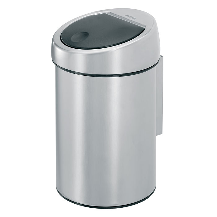 Мусорный бак Brabantia Touch Bin, 3 л363986 Мусорный бак Brabantia Touch Bin, 3 л363986Мусорный бак Brabantia Touch Bin выполнен из антикоррозийной стали с матовой полировкой. Особенности мусорного бака Touch Bin: система закрытия brabantia -soft-touch съемная крышка из нержавеющей стали открытие крышки нажатием пластиковый защитный ободок (не царапает пол) внутренняя корзина из пластика крышка закрывается/открывается бесшумно, плотно прилегает, предотвращая распространение запаха укомплектован съемным настенным держателем из нержавеющей стали (фурнитура в комплекте) фирменные мусорные мешки в комплекте. Характеристики: Материал: сталь, пластик. Объем: 3 л. Диаметр пластиковой корзины (по верхнему краю): 15,5 см. Высота пластиковой корзины: 19 см. Диаметр бака (по верхнему краю): 16,5 см. Высота бака (с учетом крышки): 28 см. Размер упаковки: 18,5 см х 28,5 см х 18,5 см. Производитель: Бельгия. Артикул: 363986. Гарантия производителя: 5...