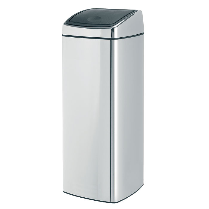Мусорный бак Brabantia Touch Bin, прямоугольный, цвет: серебристый, 25 л384905 Мусорный бак Brabantia Touch Bin, прямоугольный, цвет: серебристый, 25 л384905Ищите решение для рационального использования пространства в ванной комнате? Решение - прямоугольный Touch Bin на 25 литров. Поставить на пол или прикрепить к стене - решать вам! Бесшумное открывание/закрывание крышки легким касанием - система soft touch; Компактный бак - удобно устанавливается вплотную к стене или в угол; Может устанавливаться на пол или крепиться на стену - поставляется с крепежным кронштейном; Удобная очистка - прочное съемное внутреннее ведро из пластика; Широкое загрузочное отверстие и большая вместимость - идеально подходит для сбора пустых бутылок из-под шампуня; Всегда опрятный вид - идеально подходящие по размеру мешки для мусора с завязками (размер C); 10-летняя гарантия Brabantia.