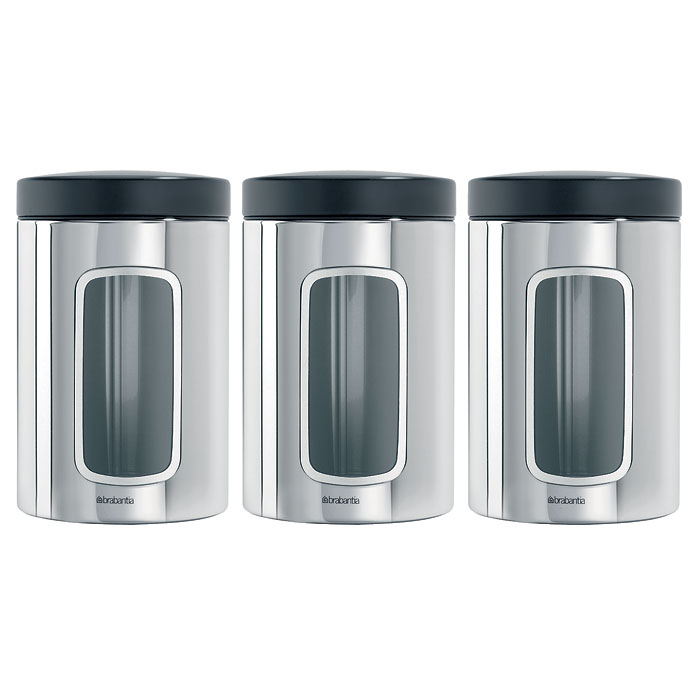 Набор банок для продуктов Brabantia 1,4 л, 3 шт, полированная нерж. сталь 247286247286 Набор банок для продуктов Brabantia 1,4 л, 3 шт, полированная нерж. сталь 247286247286Набор Brabantia состоит из трех банок, в которых будет удобно хранить разнообразные сыпучие продукты, такие как кофе, крупы, макароны или специи. Банки изготовлены из антикоррозийной полированной стали. Они не впитывают аромат, не окрашиваются, не пропускают запах, а продукты в них остаются свежими. Банки плотно закрываются пластиковыми крышками. Защитное покрытие на основании не царапает поверхность. На корпусе каждой банки имеется небольшое окошко из акрила, позволяющее видеть содержимое банки. Такой набор банок для сыпучих продуктов станет незаменимым помощником на кухне. Характеристики: Материал: сталь, пластик, акрил. Высота банки (без учета крышки): 14,5 см. Диаметр банки: 10,5 см. Объем одной банки: 1,4 л. Комплектация: 3 шт. Производитель: Бельгия. Артикул: 247286. Гарантия производителя: 5 лет.