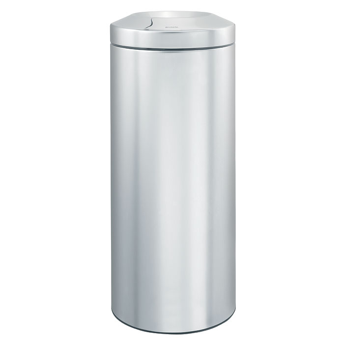 Корзина для бумаг Brabantia Flame Guard, с защитой от возгорания, цвет: матовый стальной, 30 л378621 Корзина для бумаг Brabantia Flame Guard, с защитой от возгорания, цвет: матовый стальной, 30 л378621Несгораемая корзина для бумаг Flame Guard выполнена из антикоррозийной матовой стали, станет идеальным безопасным решением для вашего дома или офиса. Урна оснащена съемным гасителем огня из нержавеющей стали, который изолирует доступ кислорода в случае возгорания отходов, и огонь гаснет. Содержимое мусорного ведра практически полностью скрыто от глаз, а съемная внутренняя металлическая корзина легко чистится и устойчива к коррозии. Пластиковый защитный обод предотвращает повреждение пола. В комплект входят фирменные мусорные мешки. Модель протестирована и сертифицирована RWTUV Германии.