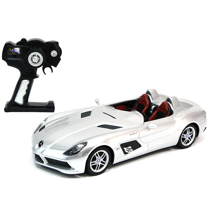 Радиоуправляемая модель Mercedes-Benz SLR. 4240042400 Радиоуправляемая модель Mercedes-Benz SLR. 4240042400Радиоуправляемая модель Mercedes-Benz SLR серебристого цвета привлечет внимание не только ребенка, но и взрослого и станет отличным подарком любителю всего оригинального и необычного. Машинка является точной уменьшенной копией автомобиля. Фары автомобиля светятся. Модель изготовлена из прочных материалов, шины выполнены из мягкой резины. Машинка может перемещаться вперед, дает задний ход, поворачивает влево и вправо, останавливается. Ваш ребенок часами будет играть с моделью, придумывая различные истории и устраивая соревнования. Порадуйте его таким замечательным подарком!