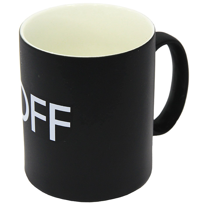 Кружка On/Off92474 Кружка On/Off92474Керамическая кружка On/Off станет отличным подарком для человека, ценящего забавные и практичные подарки. Кружка оформлена надписью Off на черном фоне. При наливании в кружку горячих напитков, цвет кружки меняется на белый, а надпись на On. Такой подарок станет не только приятным, но и практичным сувениром: кружка станет незаменимым атрибутом чаепития, а оригинальный дизайн вызовет улыбку. Характеристики: Материал: керамика. Высота кружки: 9 см. Диаметр по верхнему краю: 7,5 см. Размер упаковки: 11 см х 10 см х 8,5 см. Производитель: Китай. Артикул: 92474.