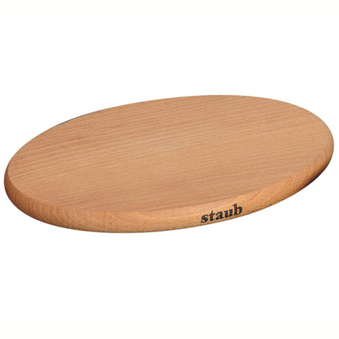 Подставка под горячее Staub магнитная 28 х 19см, 11907131190713 Подставка под горячее Staub магнитная 28 х 19см, 11907131190713Овальная подставка по горячее Staub, изготовленная из высококачественного дерева, станет достойным дополнением к кухонному инвентарю. Благодаря спрятанному внутри магниту она очень удобна в использовании. Каждая хозяйка знает, что подставка под горячее - это незаменимый и очень полезный аксессуар на каждой кухне. Ваш стол будет не только украшен оригинальной подставкой, но и сбережен от воздействия высоких температур ваших кулинарных шедевров. Характеристики: Материал: дерево, магнит. Размер подставки: 28 см х 19 см х 1,5 см. Изготовитель: Франция. Артикул: 1190713.