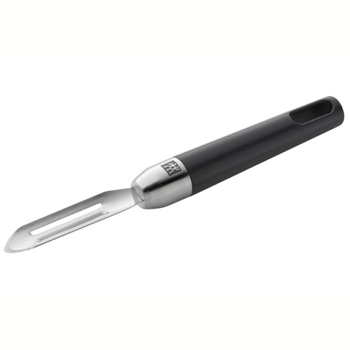 Овощечистка Zwilling Twin Pure black 37600-00037600-000 Овощечистка Zwilling Twin Pure black 37600-00037600-000Овощечистка Twin Pure black предназначена для легкой чистки овощей и фруктов. Она изготовлена из высококачественной нержавеющей стали 18/10. Удобная рукоятка овощечистки, выполненная из пластика, не позволит выскользнуть ей из вашей руки. Также овощечистка имеет небольшое ушко, с помощью которого вы можете повесить ее у себя на кухне. Овощечистка Twin Pure black займет достойное место среди аксессуаров на вашей кухне. Характеристики: Материал: нержавеющая сталь, пластик. Длина овощечистки: 20,5 см. Длина лезвия: 4 см. Производитель: Германия. Изготовитель: Китай. Артикул: 37600-000. Немецкая компания Zwilling J. A. Henckels была основана в 1731 году. При производстве своей продукции компания на протяжении многих лет использует инновационные технологии. В настоящее время компания Zwilling J. A. Henckels является эталоном высокого немецкого качества, долговечности и...