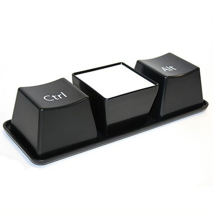 Набор пиал Ctrl-Alt-Del, 4 предмета90488 Набор пиал Ctrl-Alt-Del, 4 предмета90488Набор Ctrl-Alt-Del состоит из трех пиал, которые сочетают в себе оригинальный дизайн с максимальной функциональностью. Пиалы, изготовленные из пластика черного цвета, прекрасно подойдут для сервировки различных блюд. Они выполнены в виде кнопок компьютерной клавиатуры с надписями Ctrl, Alt и Del. Пиалы компактно размещаются на пластиковой подставке, оформленной рисунком в виде материнской платы. Также набор пиал станет хорошим подарком для человека, увлекающегося компьютером.
