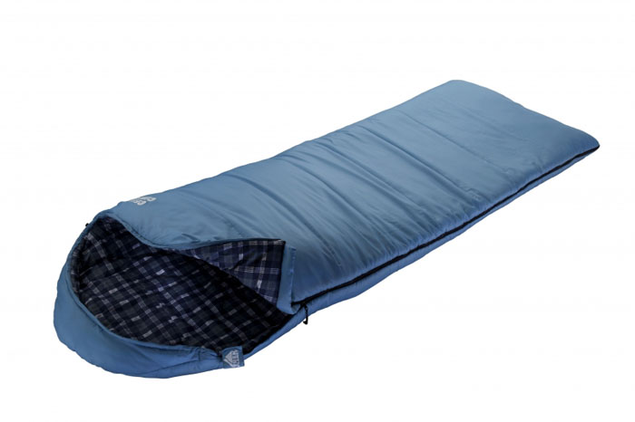 Спальник Trek Planet Celtic Comfort, цвет: синий, левосторонняя молния70365-L Спальник Trek Planet Celtic Comfort, цвет: синий, левосторонняя молния70365-LОчень комфортный, просторный и теплый спальник-одеяло с капюшоном Trek Planet Celtic Comfort имеет отличительную особенность: он чрезвычайно приятен в использовании, во многом, за счет внутренней фланели. Предназначен для походов и для отдыха на природе преимущественно в летнее время, но также и в весенне-осенний период. Большой и уютный капюшон обеспечивает повышенный комфорт и тепло в холодную погоду. Спальный мешок можно использовать как обычное одеяло. К несомненным достоинствам спальника можно отнести его повышенную комфортность и размер: спальник подходит для крупных и высоких туристов. Особенности спальника: Теплый капюшон анатомической формы, 7-канальный наполнитель Hollow Fiber, Усиленный полиэстер RipStop, Двухсторонняя молния, Тепловой ворот, Мягкая фланель внутреннего материала, Термоклапан вдоль молнии, Внутренний карман, Возможно состегивание спальников между собой (левая и правая молнии). К спальнику прилагается...