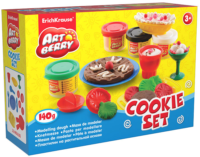 Набор для лепки (на растительной основе) Cookie Set, 4 цвета30375 Набор для лепки (на растительной основе) Cookie Set, 4 цвета30375Пластилин на растительной основе Cookie Set - увлекательная игрушка, развивающая у ребенка мелкую моторику рук, воображение и творческое мышление. Пластилин легко разминается, не липнет к рукам и рабочей поверхности, не пачкает одежду. Цвета смешиваются между собой, образуя новые оттенки. Пластилин застывает на открытом воздухе через 24 часа. Набор содержит пластилин 4 цветов (белого, красного, коричневого, ярко-зеленого), вафельницу, поднос с ручками, овальную тарелочку, круглую тарелочку, вилочку, ножик, ложечку, бокал, чашку, 4 фигурных штампа. Пластилин каждого цвета хранится в отдельной пластиковой баночке. С пластилином на растительной основе Cookie Set ваш ребенок будет часами занят игрой.