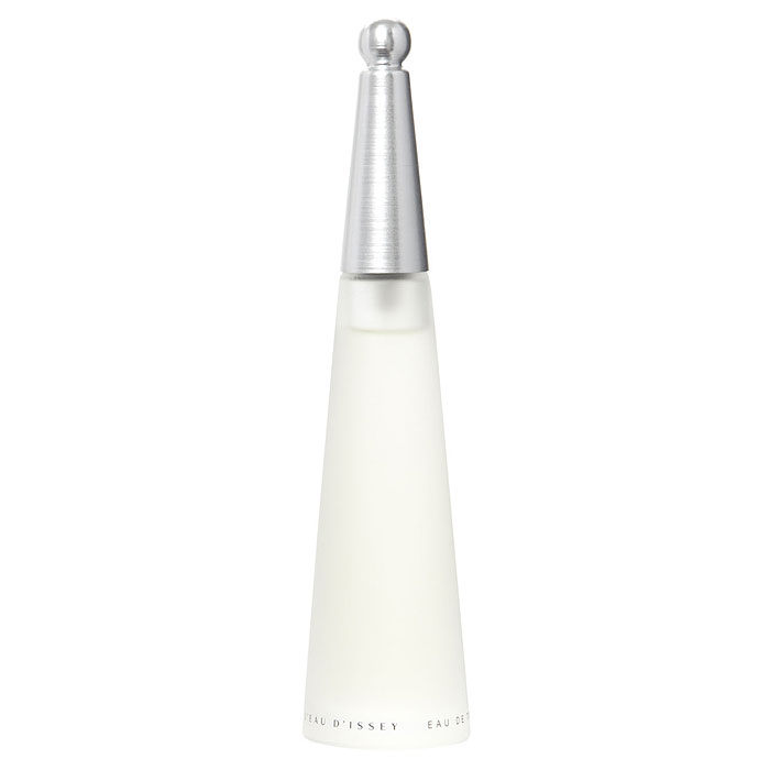 Issey Miyake Leau DIssey. Туалетная вода, 50 мл3001550 Issey Miyake Leau DIssey. Туалетная вода, 50 мл3001550Сердцем аромата LEau DIssey была простая и оригинальная идея: создать аромат воды, без которой нет жизни. Абсолютно авангардный прохладный цветочный аромат во флаконе с чистыми линиями, как символ встречи Востока и Запада. Он ласкает кожу как лепесток бархатной розы. Аромат, дающий ощущение всеобъемлющей красоты, чувственности и энергии, каскад эмоций, раскрывающийся, словно экзотический цветок. Чистейший освежающий цветочный аромат с легкими древесными и мускусными нотками. В верхних нотах - свежесть лотоса, тонкое очарование фрезии и цикламена, сладость дыни. Цветочный букет ноты сердца из пиона, гвоздики, лилии и ландыша сменяется шлейфом, в котором переплетаются ноты кедрового дерева, мускуса, амбры и сандала. Классификация аромата: водный, цветочный. Пирамида аромата: Верхние ноты: цикламен, фрезия, дыня, лотос. Ноты сердца: гвоздика, ландыш, пион, свежие пионы, лилия. Ноты шлейфа: сандал, мускус,...