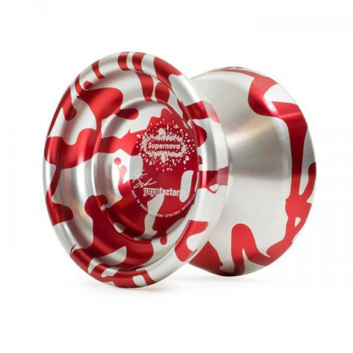 Йо-йо YoYoFactory Supernova, цвет: красный, серебристыйsupernova/red-gold Йо-йо YoYoFactory Supernova, цвет: красный, серебристыйsupernova/red-goldНа данный момент йо-йо YoYoFactory Supernova - лидер среди профессиональных металлических йо-йо для соревнований и активных тренировок. Supernova отличается от стандартных моделей, главным образом, слегка облегченным весом, что увеличило ее скорость в сложных комбо, и покрытием Acid Wash. Привычная форма более стабильна, широкий гэп и удобная кэтч зона, удобные тормоза Central Bearing Company, возможность делать долгий слип, плавный ход всего пути, отличное покрытие и оформление - подарят невероятное наслаждение всем ценителям игры в йо-йо! Йо-йо - это игрушка, состоящая из двух симметричных половинок соединенных осью, к которой прикреплена веревка. Современный йо-йо значительно отличается от тех, к которым многие привыкли. Сейчас йо-йо - это такая же часть молодежной культуры как скейт, ВМХ или сноуборд. Йо-йо популярно во многих странах мира, таких как Россия, США и Япония. Ежегодно во всем мире проходят различные чемпионаты по игре с йо-йо, в том числе и...