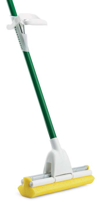 Швабра роликовая Libman Nitty Gritty. 0201602016 Швабра роликовая Libman Nitty Gritty. 0201602016Швабра Libman Nitty Gritty оснащена губкой, которую можно легко отжать, при помощи роликового механизма отжима, потянув за рукоятку на ручке. На цельнометаллической ручке имеется наконечник для подвешивания, с помощью которого швабра будет занимать мало места. Швабра подходит для всех поверхностей устойчивых к влаге. Насадка при необходимости легко меняется. Оригинальная, современная, удобная швабра сделает уборку эффективнее и приятнее. Характеристики: Материал: металл, пластик, полиэстер. Ширина рабочей поверхности: 23 см. Длина ручки: 118 см. Производитель: США. Артикул: 02016. Компания Libman основана в 1896 году выходцем из Латвии Вильемом Либманом, задавшимся целью создавать высококачественные и долговечные изделия для уборки - веники, из сельскохозяйственных отходов и стеблей сорго. Унаследовавшие бизнес, сыновья Вильяма Либмана, не только сохранили компанию во время Великой депрессии, но укрепили и...