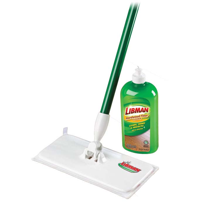 Набор Libman для уборки пола, 2 предмета02048 Набор Libman для уборки пола, 2 предмета02048Набор Libman для уборки пола в коробке включает в себя: швабру-полотер, состоящую из металлической рукоятки, на которой имеется наконечник для подвешивания, с помощью которого швабра будет занимать мало места, и насадки из микрофибры, которая отлично впитывает воду, легко справляется с загрязнениями, моющую жидкость во флаконе. Жидкость с ароматом цитруса предназначена для нанесения непосредственно на пол, растирается полотером, очищает поверхность и придает блеск. Особенно рекомендуется для паркета или ламината. Характеристики: Материал: пластик, полиамид, металл, моющая жидкость. Ширина насадки: 28 см х 13 см. Длина ручки: 140 см. Объем моющей жидкости: 709 мл. Производитель: США. Артикул: 02048. Компания Libman основана в 1896 году выходцем из Латвии Вильемом Либманом, задавшимся целью создавать высококачественные и долговечные изделия для уборки - веники, из сельскохозяйственных отходов и стеблей сорго....