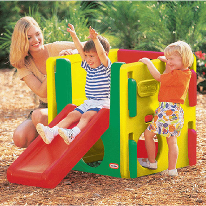 Little Tikes Игровой комплекс 41394139 Little Tikes Игровой комплекс 41394139Мультигорка Little Tikes сделает игры детей еще интереснее и обеспечит вашему ребенку и его друзьям массу положительных эмоций во время катания. Горка изготовлена из ударопрочного пластика, устойчивого к ультрафиолетовому излучению. Многофункциональность горки позволяет не только кататься на ней, но и лазить словно по лабиринту. Такая горка прекрасно впишется в летний дачный сад или дополнит игровую площадку.