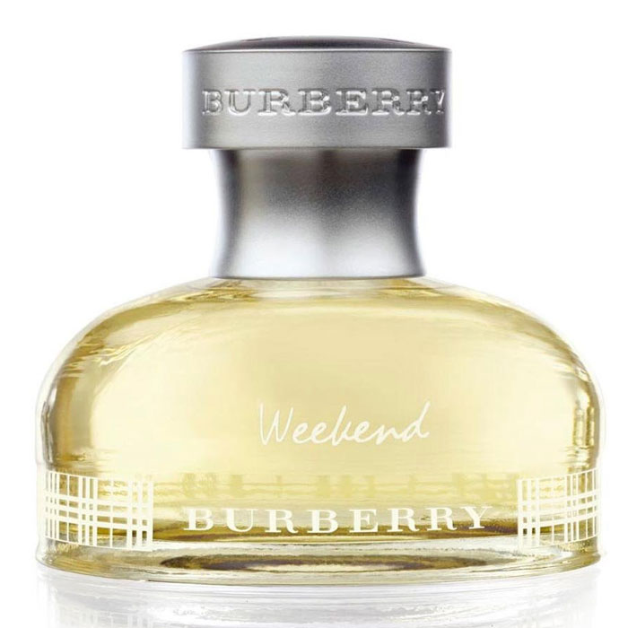 Burberry Weekend Women Парфюмерная вода, 100 мл4297 Burberry Weekend Women Парфюмерная вода, 100 мл4297Прелестная солнечная лужайка, нежный шепот листвы и щебетанье птиц, веселый смех друзей. Вы на пикнике. А может, вы собираетесь прыгнуть с парашютом или мчаться на джипе по пустыне, или просто отдохнуть от городской суеты у камина под бой старинных часов? Аромат Burberry Weekend For Women - это призыв к отдыху, приглашение расслабиться и насладиться жизнью. Это - упоительные мгновенья счастья и радости, смеха и сильных эмоций, которые должны быть в жизни гораздо чаще. Классификация аромата : Цветочные, фруктовые, зеленые, цитрусовые, свежие. Кедр, сандал, мускус, мандарин, роза, персик, ирис, зелень, резеда, гиацинт, цикламен, фиалковый корень, шалфей, цитрусовые, нектарин, абрикос. Характеристики: Объем: 100 мл. Производитель: Франция. Самый популярный вид парфюмерной продукции на сегодняшний день - парфюмерная вода. Это объясняется оптимальным балансом цены и качества - с одной стороны, достаточно высокая...