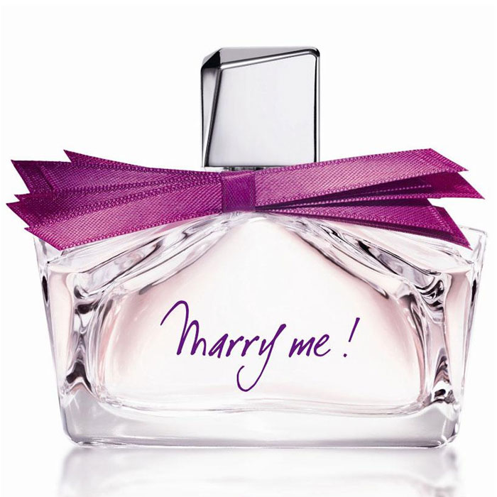 Lanvin Парфюмерная вода Marry Me!, 75 мл8663 Lanvin Парфюмерная вода Marry Me!, 75 мл8663Lanvin Marry Me! - фруктово-цветочная композиция. Парфюмер соединил в своем детище фруктовые запахи с ароматом лепестков роз и сладкой амброй. По замыслу создателей, парфюм отражает чувства женщины, которой только что сделали предложение руки и сердца. И совершенно не важно, насколько серьезно она отнеслась к услышанным словам... Классификация аромата : фруктовый, цветочный. Верхние ноты: апельсин, персик, фрезия. Ноты сердца: жасмин, магнолия, роза. Ноты шлейфа: амбра, кедр, мускус. Ключевые слова : Женственный, романтичный, чувственный, элегантный! Самый популярный вид парфюмерной продукции на сегодняшний день - парфюмерная вода. Это объясняется оптимальным балансом цены и качества - с одной стороны, достаточно высокая концентрация экстракта (10-20% при 90% спирте), с другой - более доступная, по сравнению с духами, цена. У многих фирм парфюмерная...