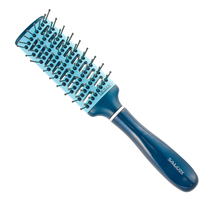 Расческа Salon Professional. 335-9854WJCI335-9854WJCI Расческа Salon Professional. 335-9854WJCI335-9854WJCIРасческа Salon Professional предназначена для укладки волос локонами и волнами, придавая прическе устойчивость и идеальный объем. Равномерный нагрев керамического цилиндра исключает повреждение волос. Образующиеся при нагреве отрицательные ионы способствуют сохранению естественной влажности волос, улучшают их аромат, придают волосам исключительный лоск и сияние. Характеристики: Материал: резинопластик, металл, нейлон. Длина расчески: 24,5 см. Длина зубцов: 2 см. Производитель: Германия. Артикул: 335-9854WJCI. Товар сертифицирован.