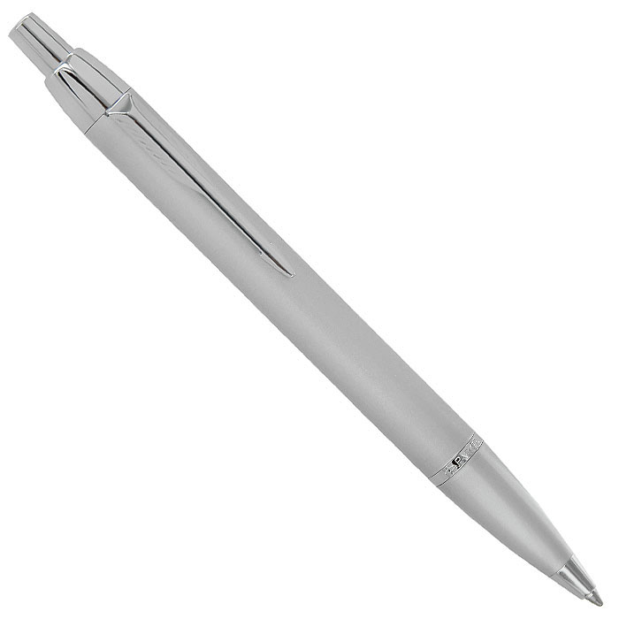 Ручка шариковая Parker IM Silver Chrome CT, цвет: стальнойS0856450 Ручка шариковая Parker IM Silver Chrome CT, цвет: стальнойS0856450Шариковая ручка Parker IM Silver Chrome CT - это гарант вашего неповторимого стиля и элегантности. Корпус ручки выполнен из металла стального цвета с хромированными деталями и оформлен гравировкой Parker. Ручка поставляется в фирменном футляре с надписью Parker. Шариковая ручка Parker IM Silver Chrome CT - это не просто пишущий инструмент, это - часть имиджа, наглядно демонстрирующая статус, характер и образ жизни ее владельца. Марка Parker гарантирует полную уверенность в превосходном качестве товара. Ручка Parker будет не только долго служить, но и неизменно радовать удобством и легкостью письма, надежностью в эксплуатации и прекрасным эстетическим исполнением. Удивительное разнообразие моделей, а также великолепие и надежность отделки поверхностей позволяют удовлетворить даже самые взыскательные вкусы, обеспечивая при этом безукоризненность исполнения самых разных задач в процессе письма и соответствие различным стилям письма. ...
